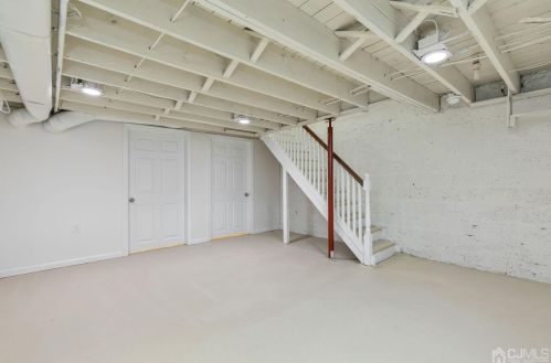 8 Roosevelt Ct, Metuchen NJ 08840-1426 exterior