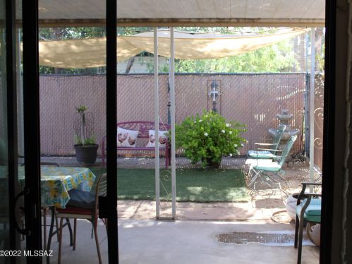 8011 Julia St, Tucson AZ 85710-4821 exterior