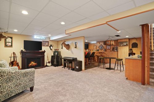 7925 Holt Ave, Milwaukee WI 53219-3845 exterior