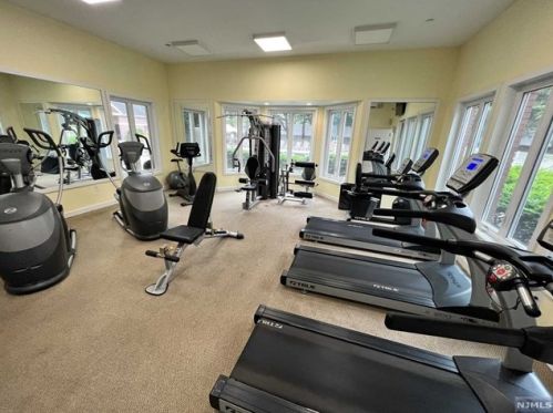 202 Nelson Ct, Edgewater NJ  07020-1631 exterior