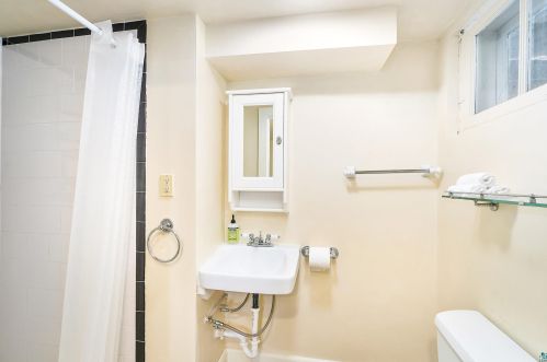 1114 Chester Park Dr, Duluth MN 55812-1139 exterior