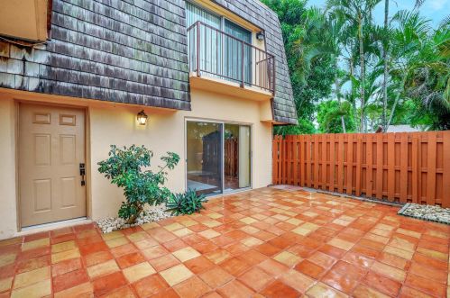 542 27 Way, Boynton Beach FL 33435-7916 exterior