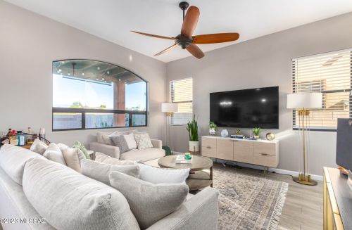 8772 Perry Park Cir, Tucson AZ 85730-1302 exterior