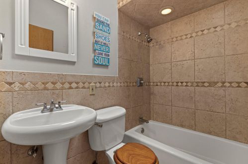 1933 95, Milwaukee WI 53227-1415 exterior