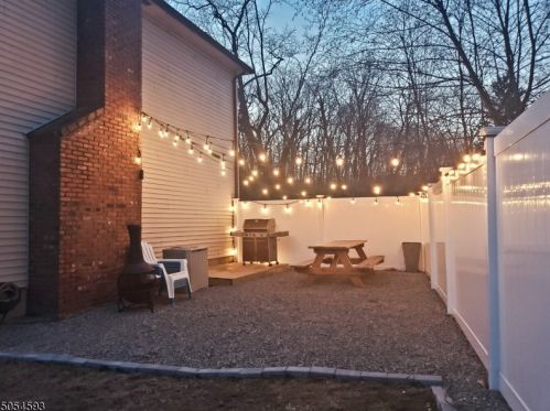 12 Edgewood Dr, Rockaway NJ 07866-1638 exterior