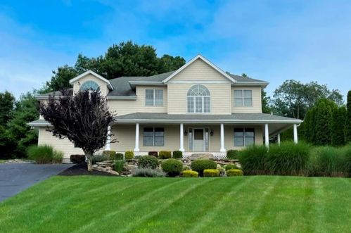 7 Sycamore Dr, Westerly RI  02891-3900 exterior