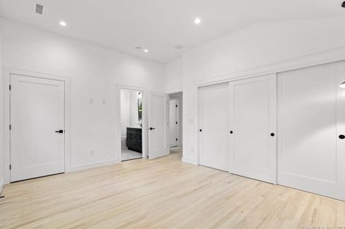 37 Walnut Hill Rd, Ridgefield CT  06877-2906 exterior