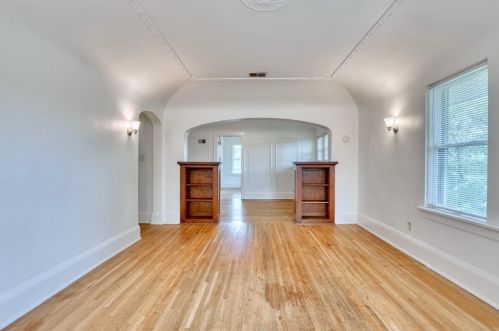 136 1 St, Milwaukee WI 53207-0014 exterior