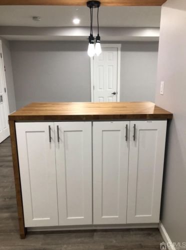 326 College Dr, Edison NJ 08817-5955 exterior