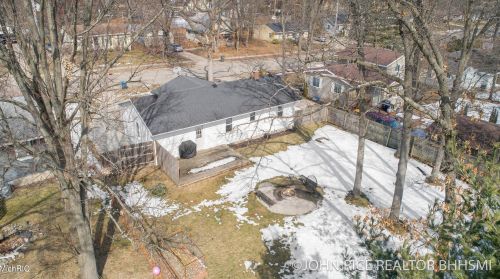 1004 Oakcrest St, Wyoming MI exterior