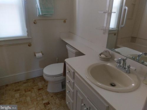 12312 Mccrossin Ln, Rockville MD 20854-1014 exterior