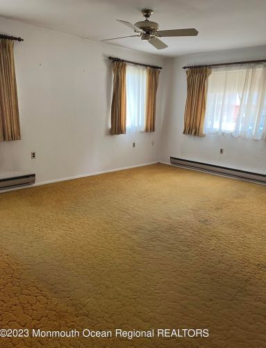 10 Homestead Dr, Lakehurst, NJ 08759-1909