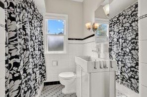 2770 Avondale Blvd, Milwaukee WI 53210-1364 exterior