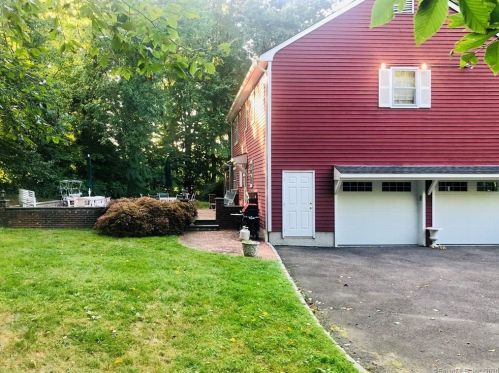 275 New Canaan Ave, Norwalk CT 06850-2620 exterior