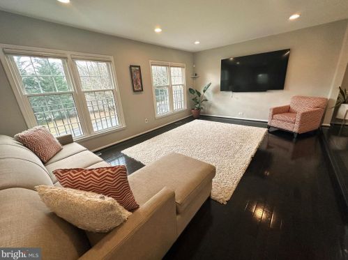 11001 Cedarwood Dr, Rockville, MD 20852-3460