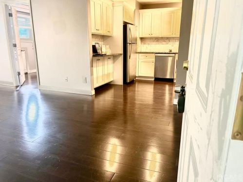 21 College Dr, Edison NJ  08817-5900 exterior