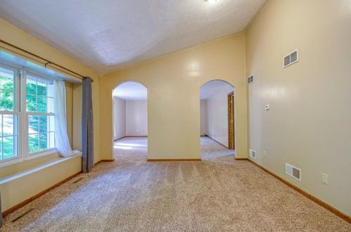 6014 Forest Dr, Monaca, PA 15061-2246