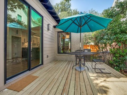 570 Hambrick Rd, Dallas TX  75218-1745 exterior