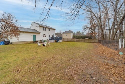 201 Winterset Dr, Springfield MA 01129-1850 exterior