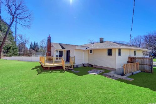 14 Gannet Dr, Commack NY 11725-4903 exterior