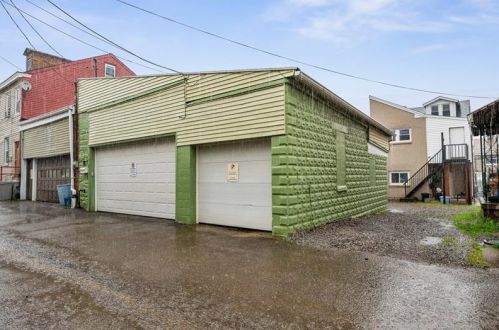 352 Garnet Way, Pittsburgh PA 15224-2005 exterior