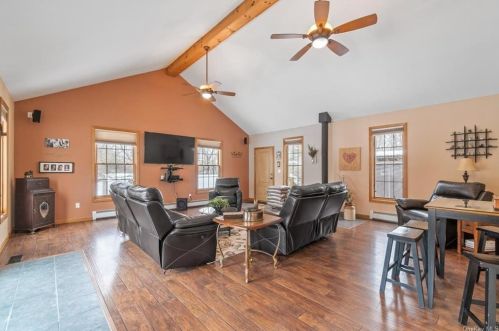 21 Mcalpine Dr, Poughkeepsie, NY 12601-5422