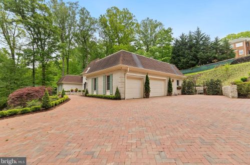 8751 Brook Rd, Mc Lean VA  22102-1507 exterior