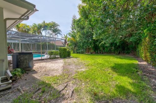 625 Anchor Rode Dr, Naples FL 34103-2718 exterior