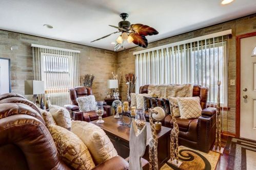 5330 49th St, Milwaukee, WI 53220-5055