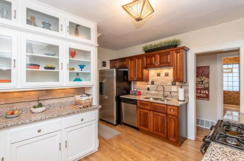 2905 Hackett Ave, Milwaukee WI 53211-3442 exterior