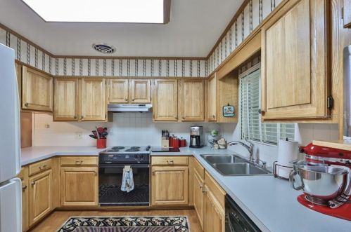 407 Bon Aire Ave, Tampa FL 33617-6322 exterior