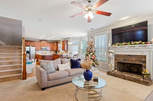 2077 Hatteras Way, Atlanta GA 30318-1085 exterior