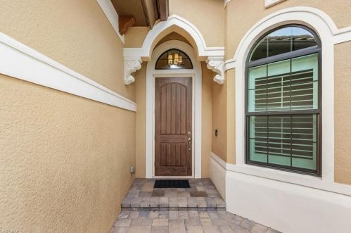 7331 Lantana Cir, Naples FL 34119-9809 exterior