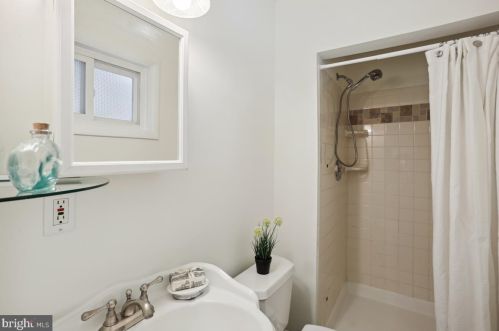 218 Forest Ave, Rockville MD 20850-1820 exterior