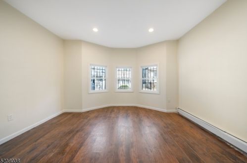 19 Montrose Ter, Irvington NJ  07111-3821 exterior