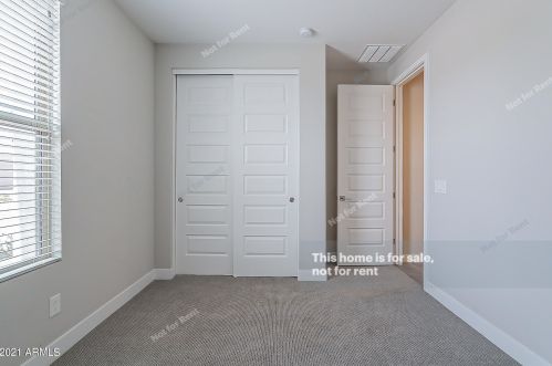 828 Amberwood Dr, Phoenix AZ 85045-0604 exterior