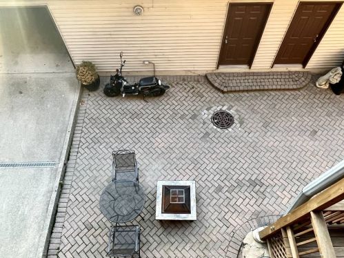 3838 Sheffield Ave, Chicago IL  60613-2918 exterior