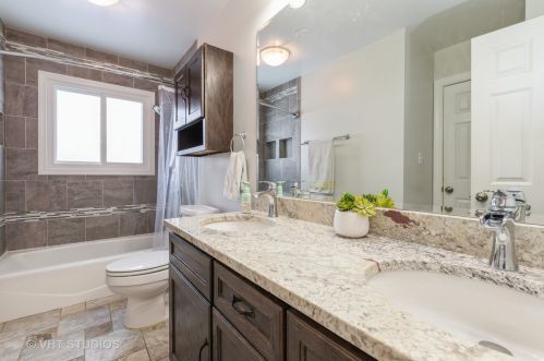 939 Abbington Dr, Bull Valley IL 60014-7817 exterior