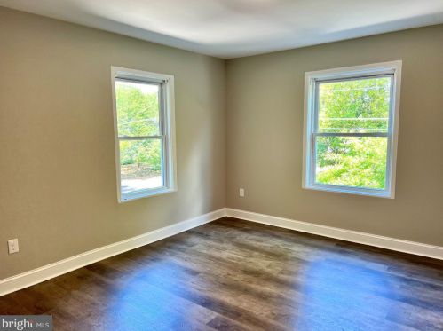 102 Myrtle Ave, Camden, NJ 08109-1838