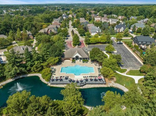 1039 Bloomview Cir, Rochester MI 48307-1728 exterior