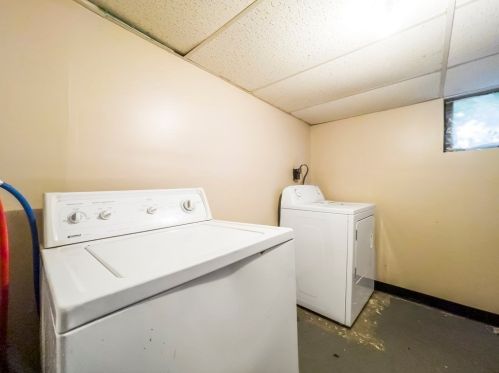 24 Cleveland St, Springfield MA  01104-2402 exterior