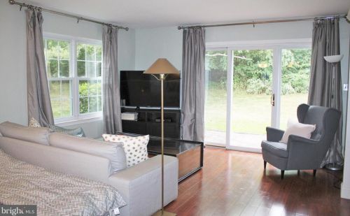 36 Magnolia Ct, Trenton NJ  08648-4828 exterior