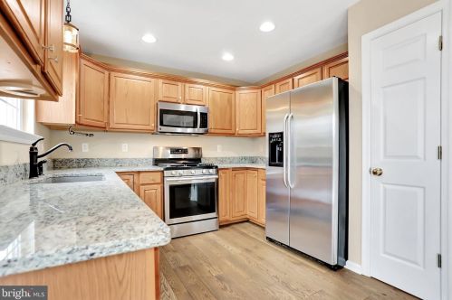 10 Lexington Dr, Hanover PA 17331-8657 exterior