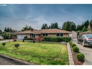 3835 Oatfield Ct, Portland, OR 97267-2910