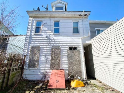 1311 Lowrie St, Pittsburgh PA 15212-4325 exterior