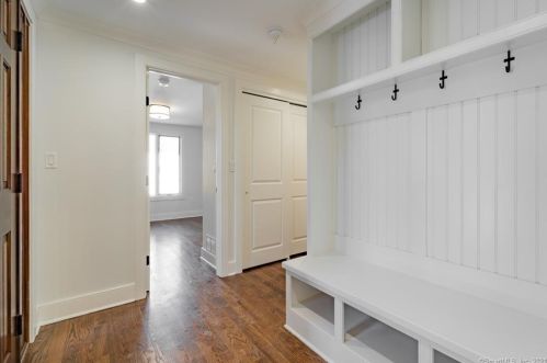 32 Mtn Brk Rd, North Haven CT 06473-1019 exterior