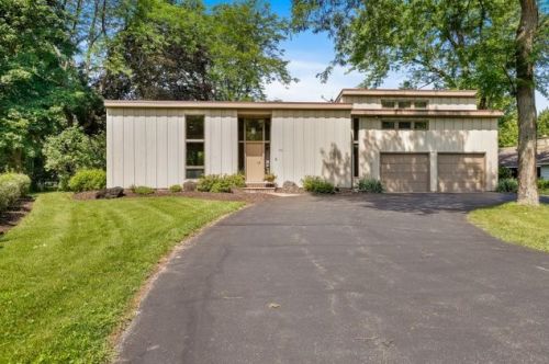 430 Riverside Dr, Bull Valley, IL 60014-5631