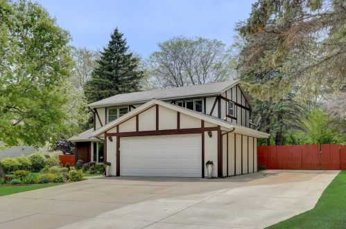 4721 81st St, Milwaukee, WI 53220-4211