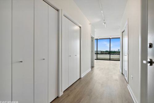 860 Blackhawk St, Chicago, IL 60642-2510