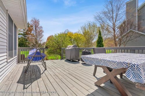 13235 Speckledwood Dr, Dewitt MI  48820-8166 exterior